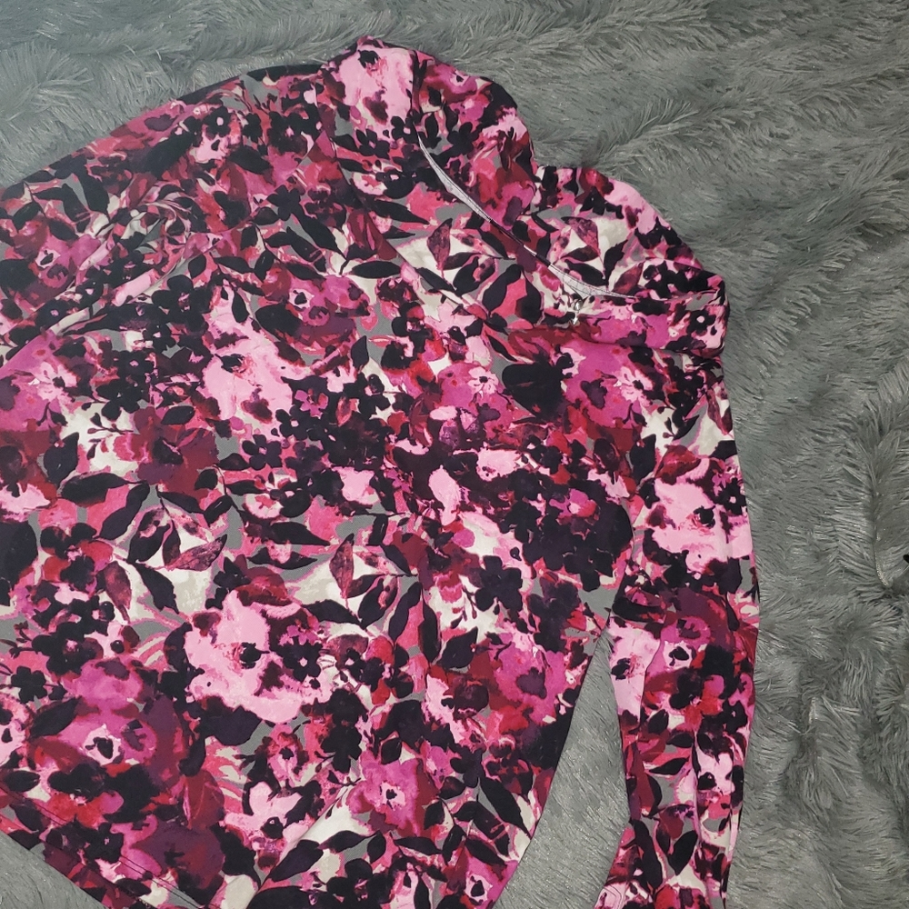 Floral semi turtle neck top - Picture 8 of 8
